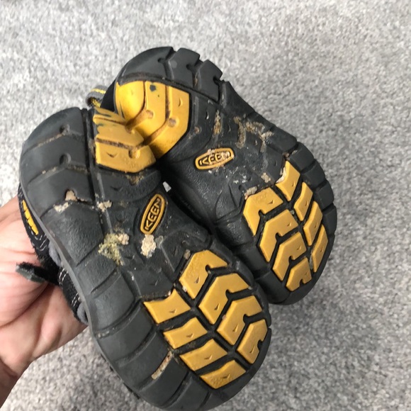 Keen size 5 toddler shoes - Picture 4 of 6